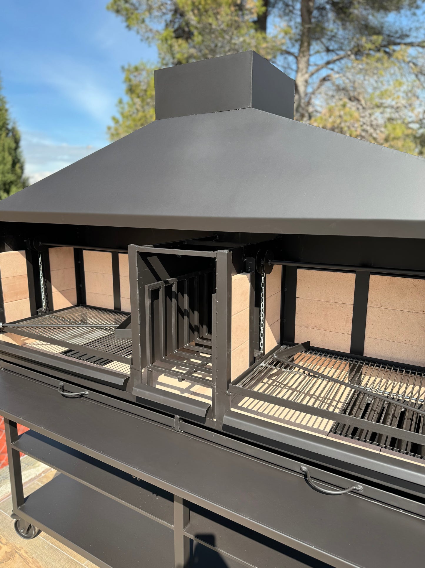 Barbacoa con Sistema Doble de Elevación