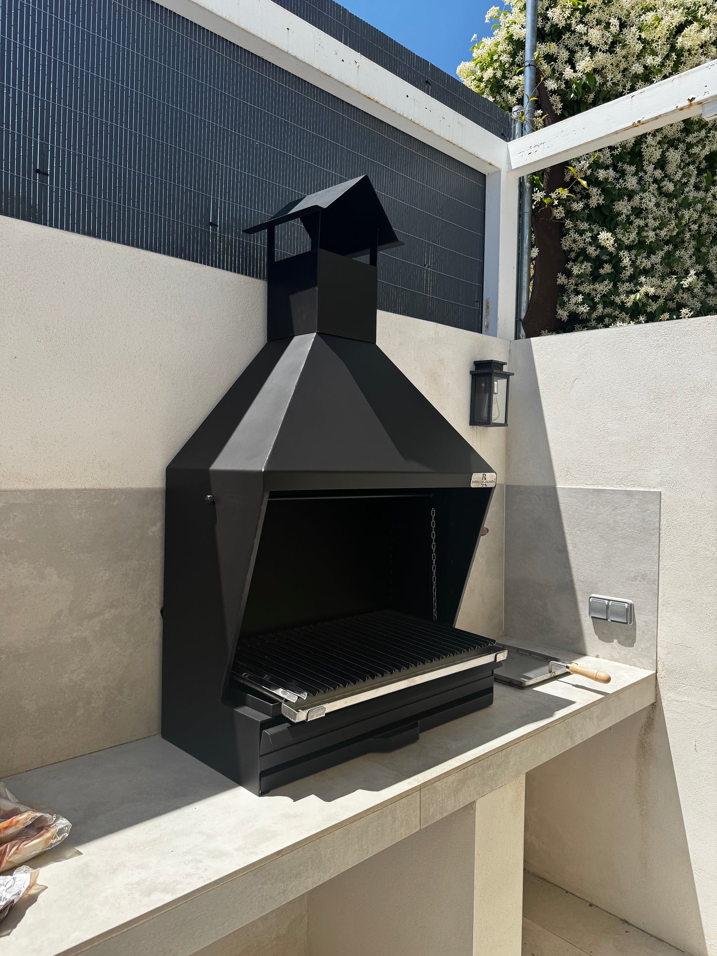 Barbacoa con Campana Moderna de Hierro