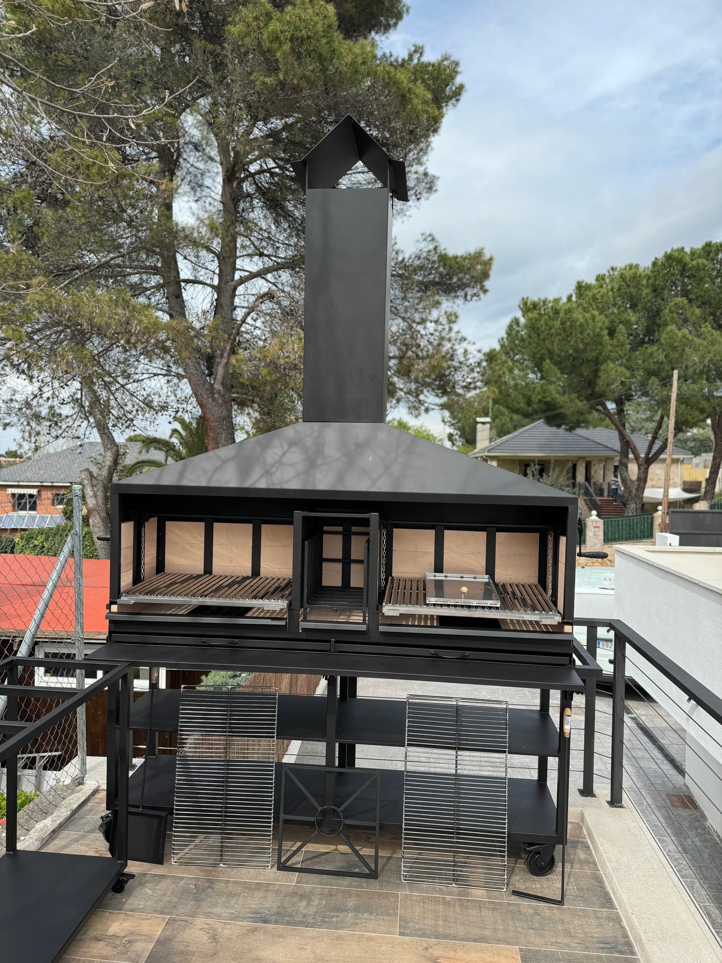 Barbacoa con Sistema Doble de Elevación