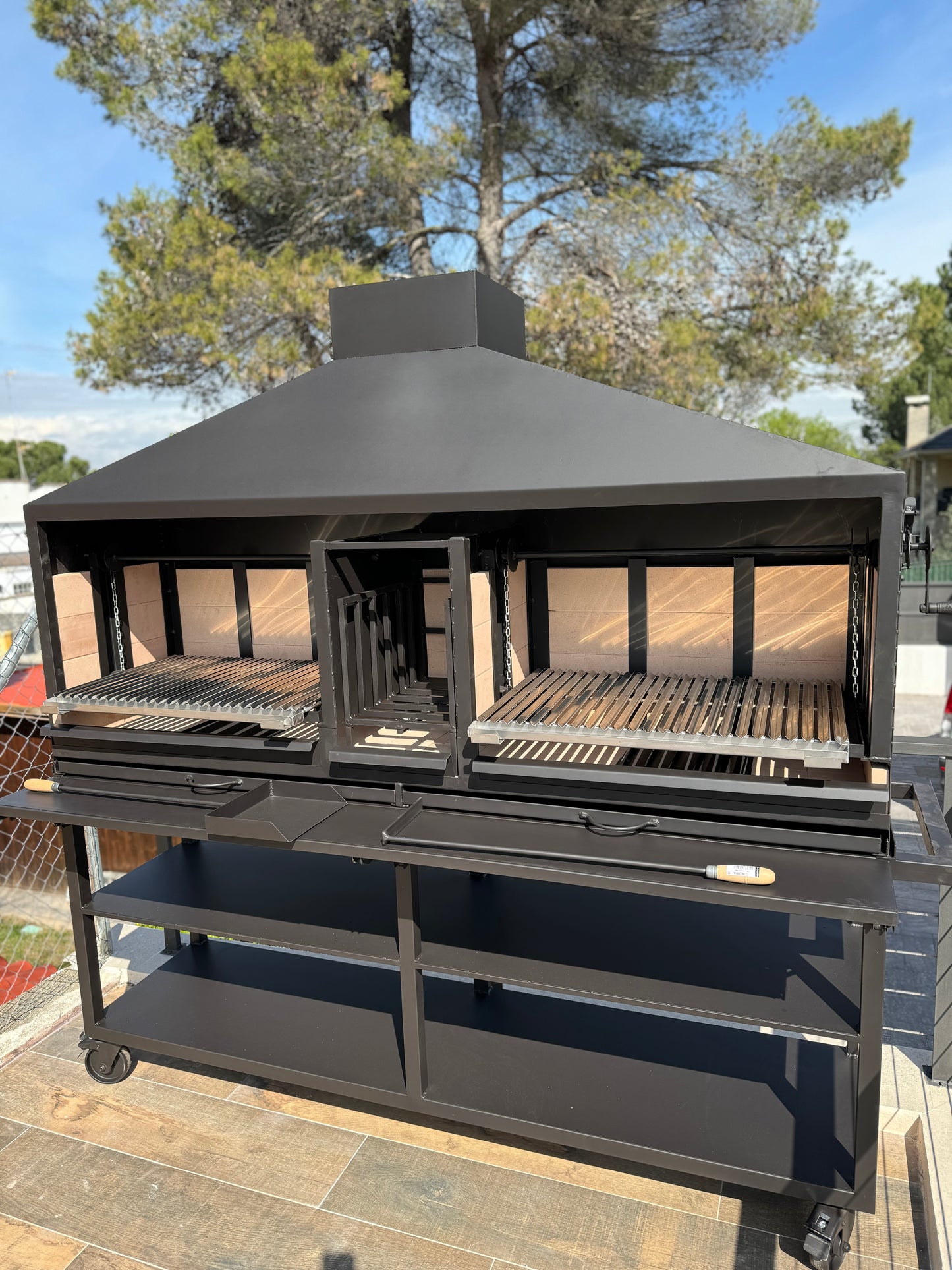 Barbacoa con Sistema Doble de Elevación