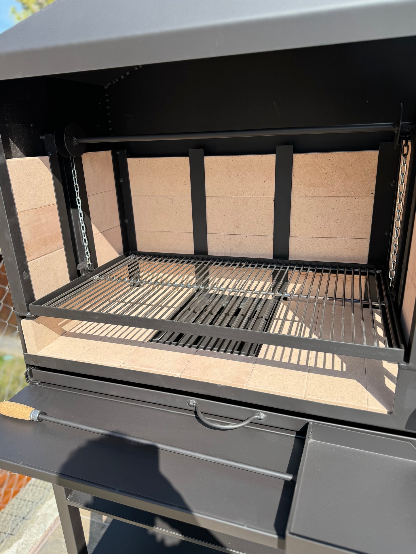 Barbacoa con Sistema Doble de Elevación