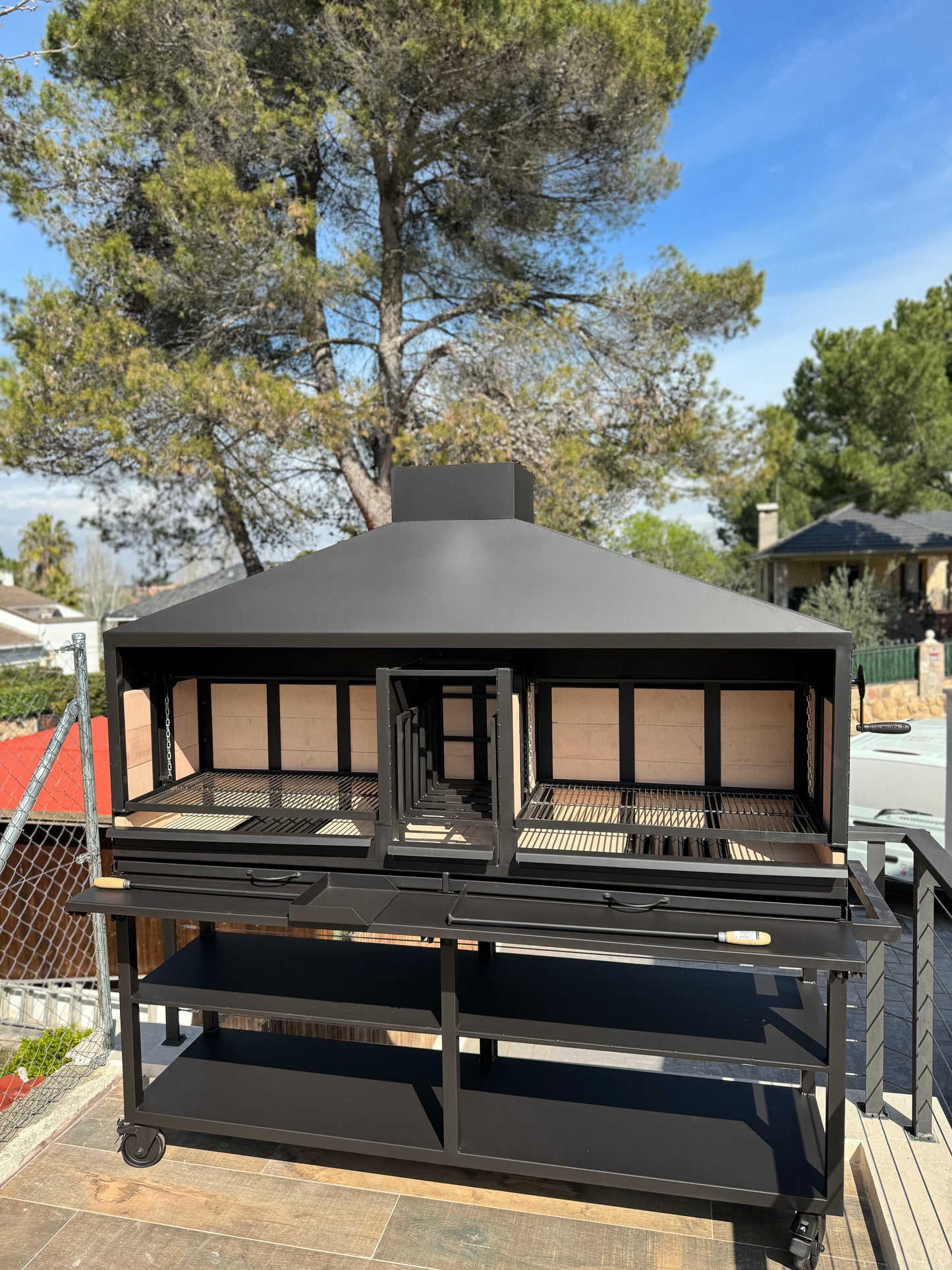 Barbacoa con Sistema Doble de Elevación