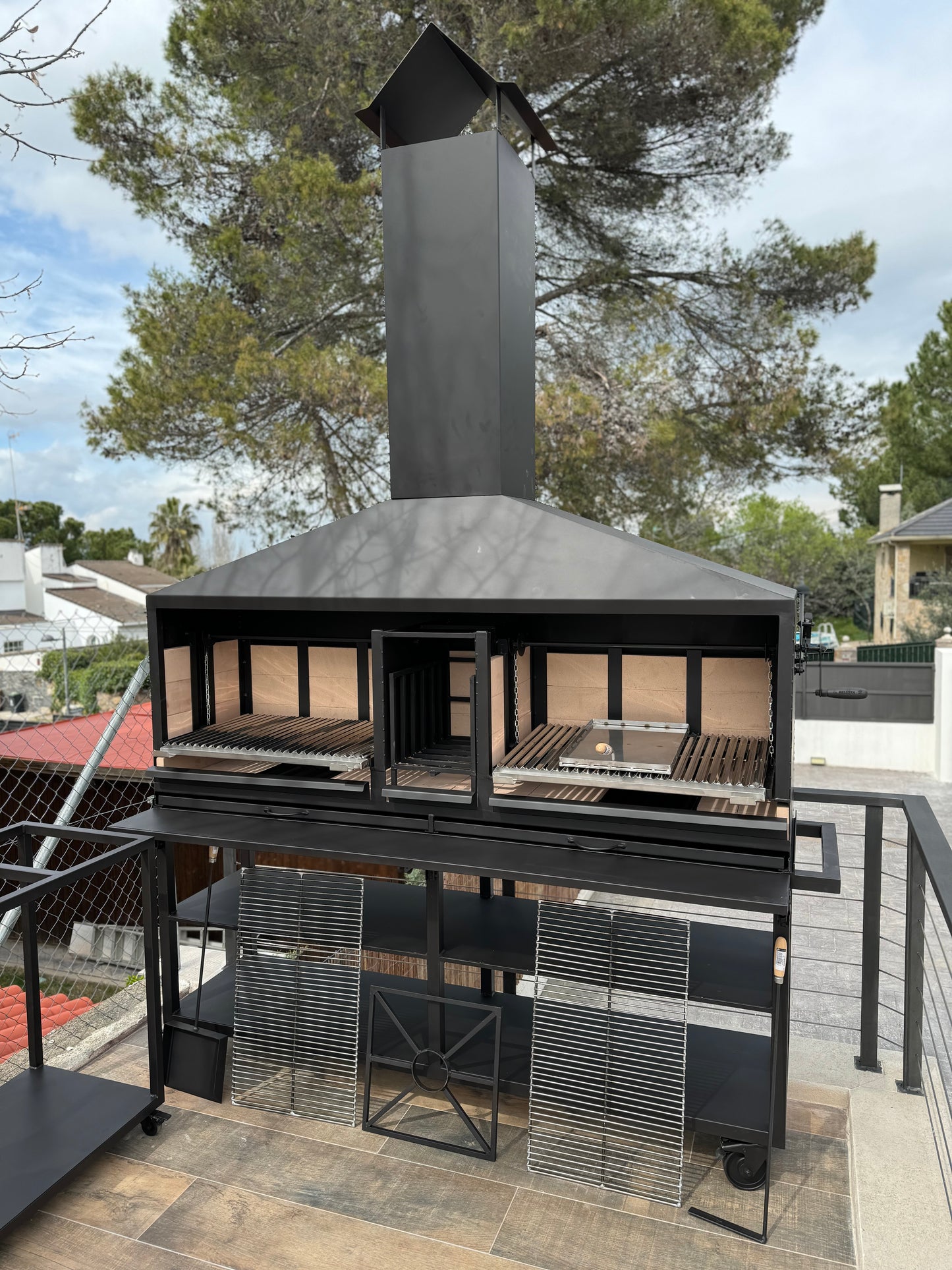 Barbacoa con Sistema Doble de Elevación