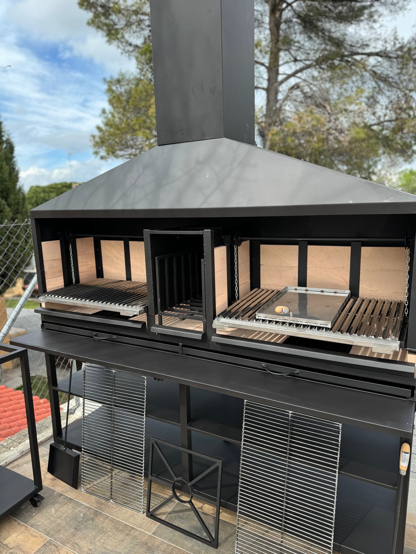 Barbacoa con Sistema Doble de Elevación