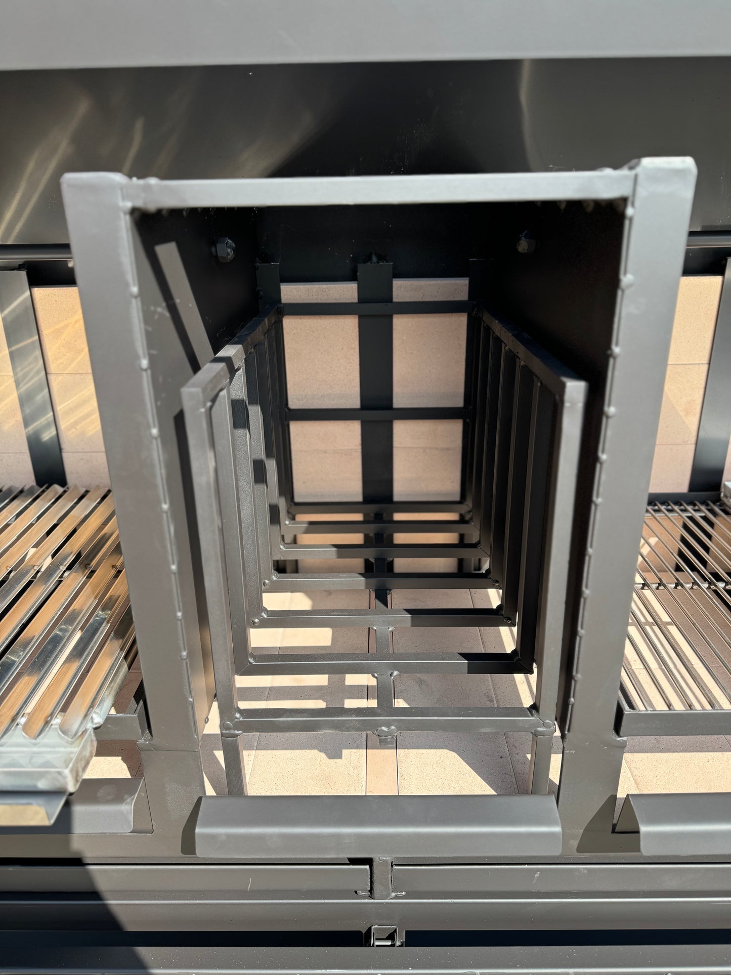 Barbacoa con Sistema Doble de Elevación