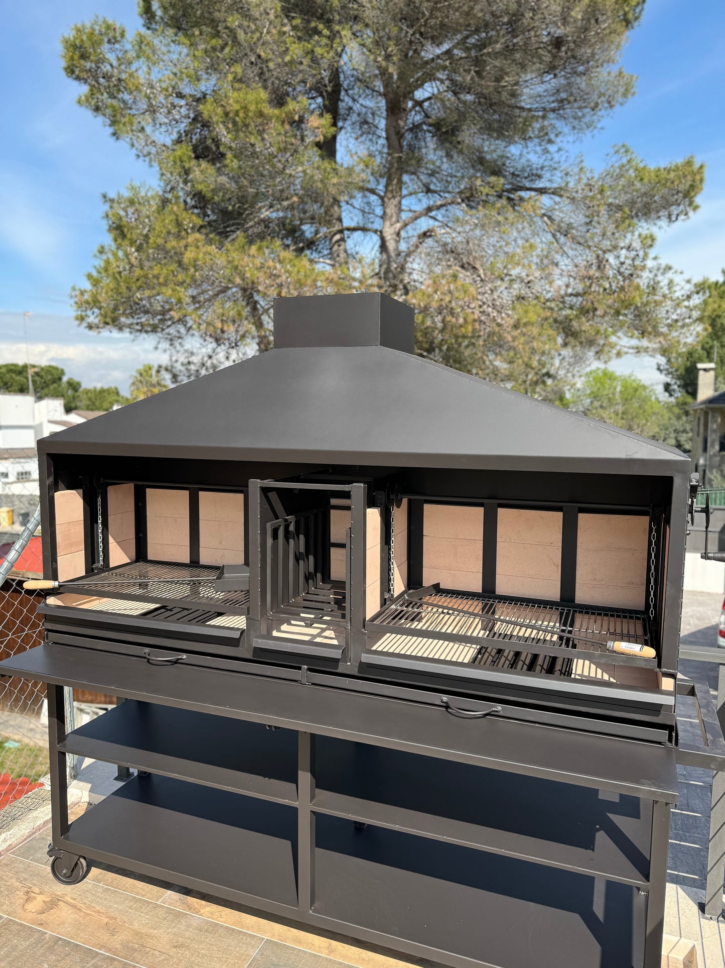 Barbacoa con Sistema Doble de Elevación