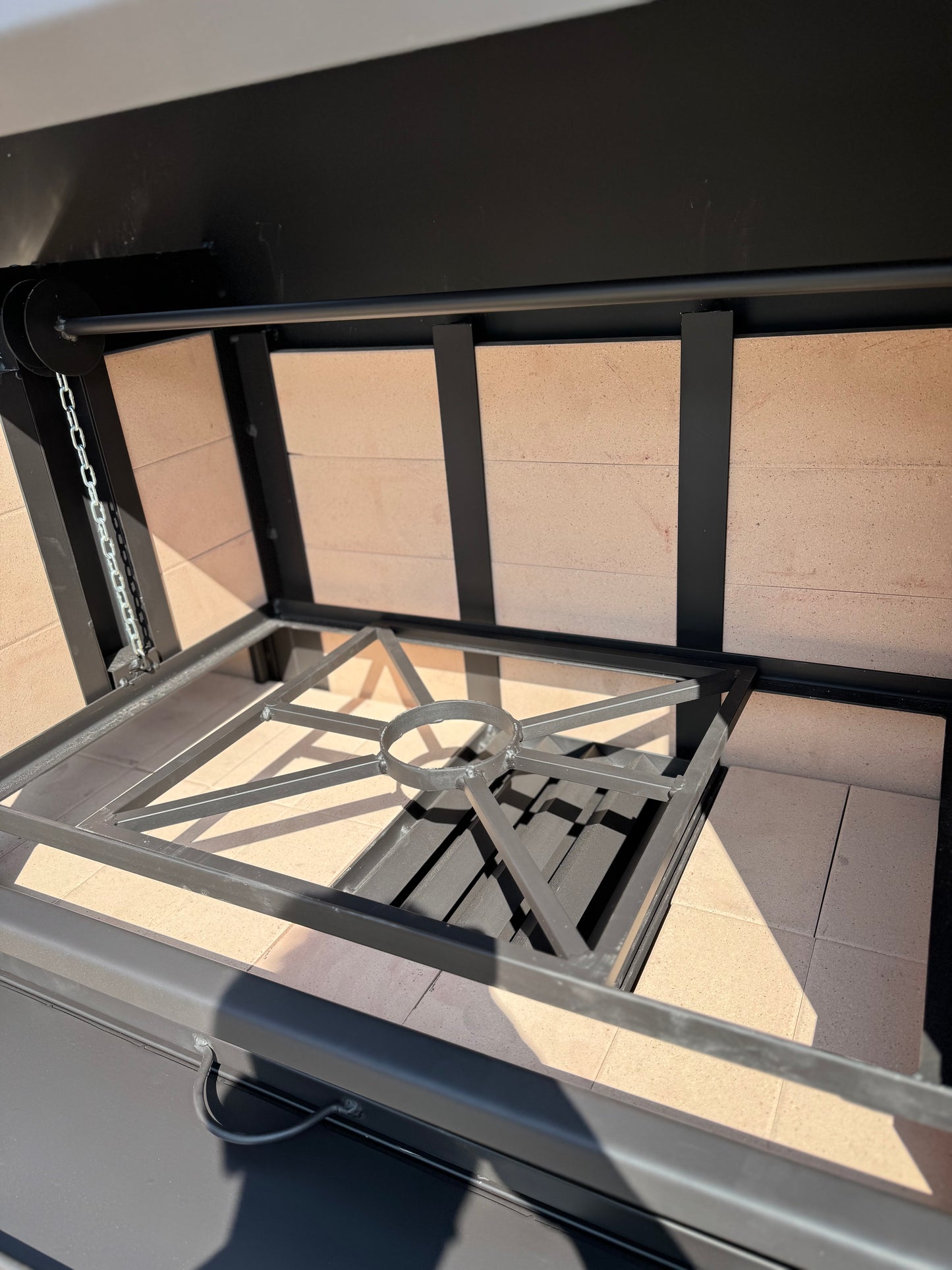 Barbacoa con Sistema Doble de Elevación