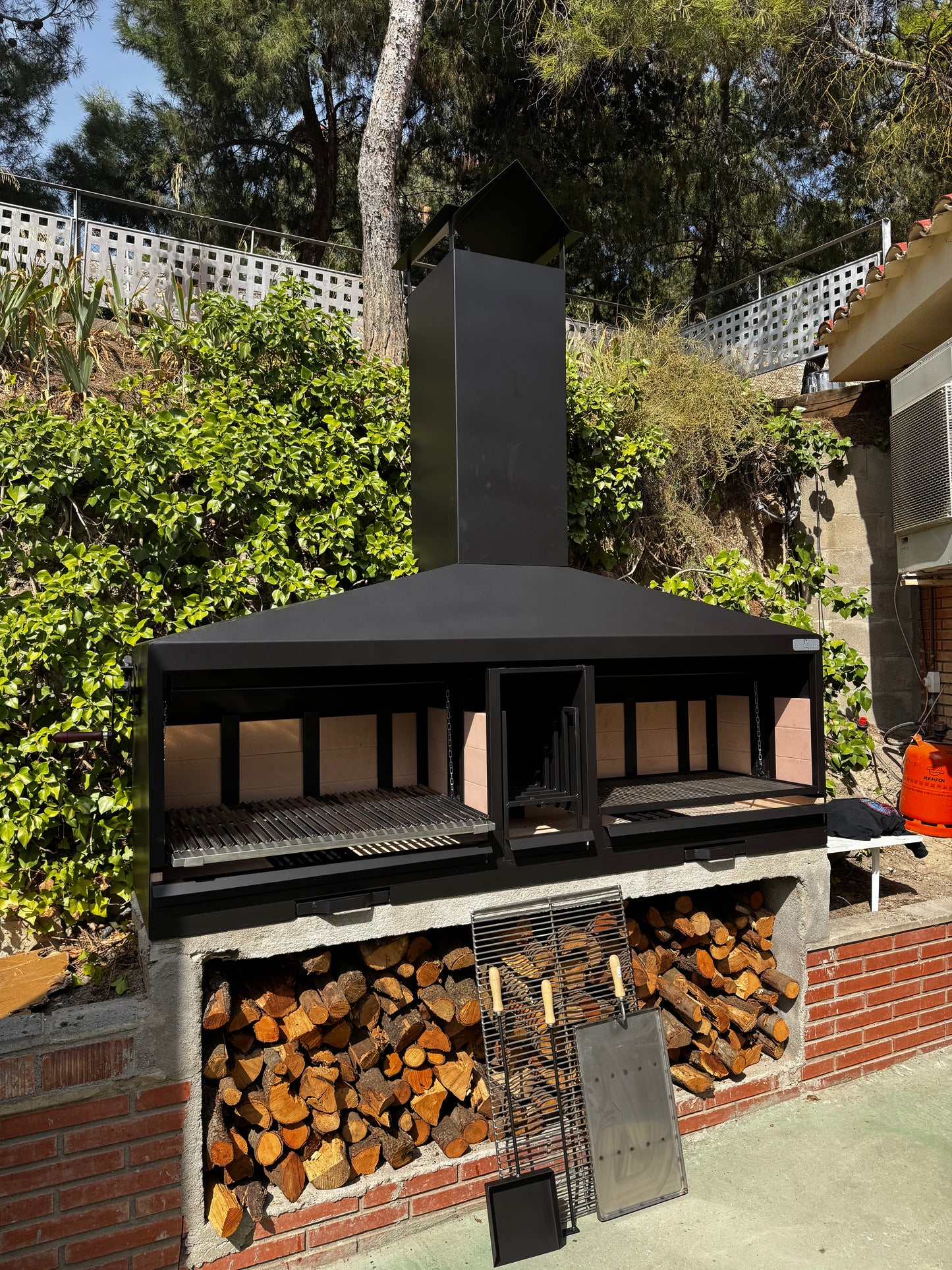 Barbacoa Metálica con Doble Sistema de Elevación