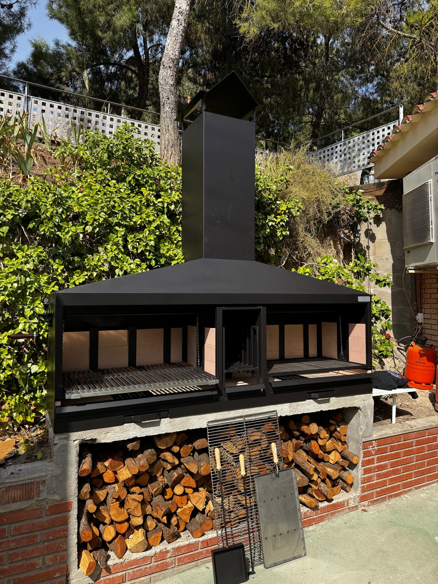 Barbacoa Metálica con Doble Sistema de Elevación