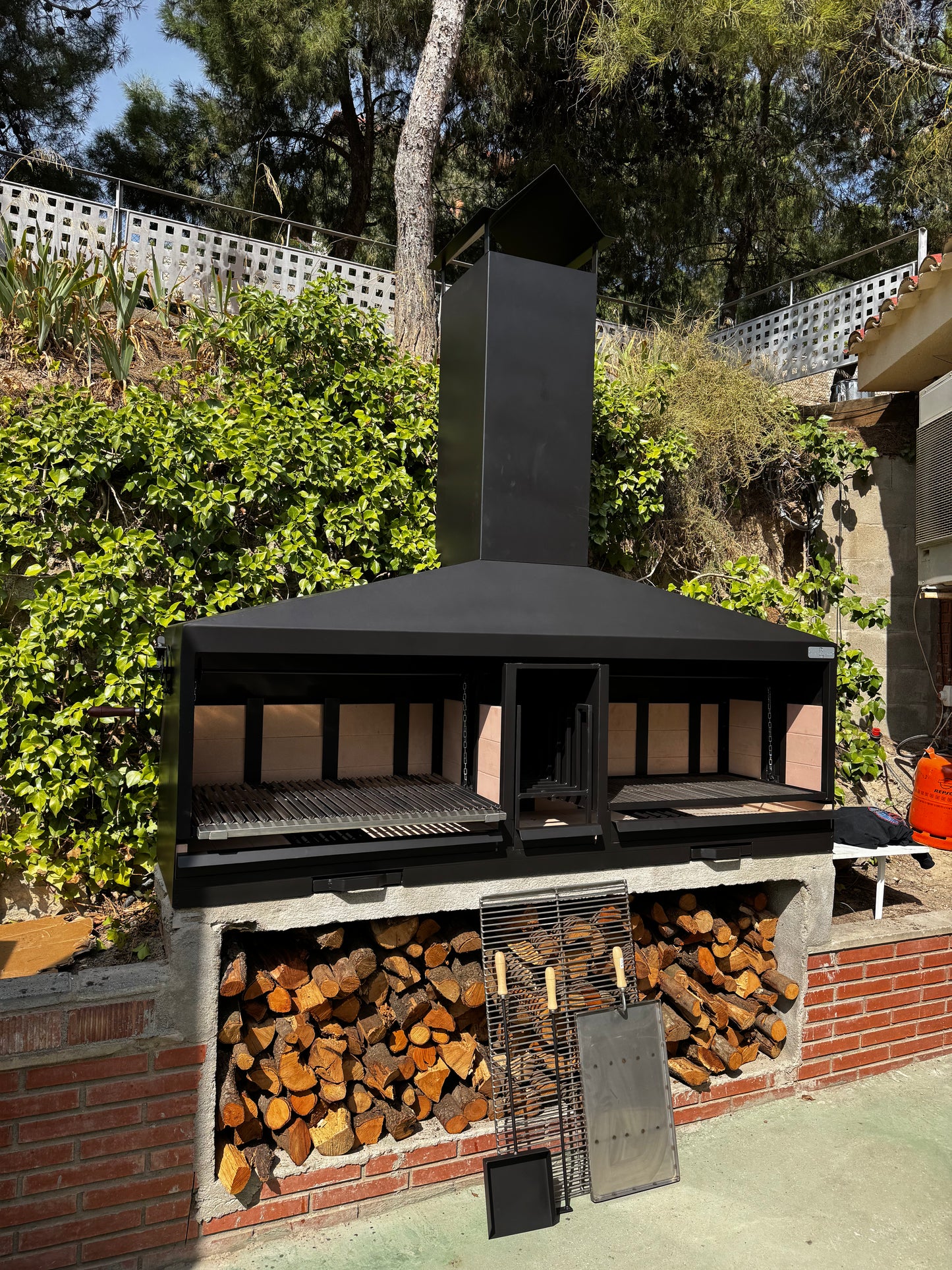 Barbacoa Metálica con Doble Sistema de Elevación