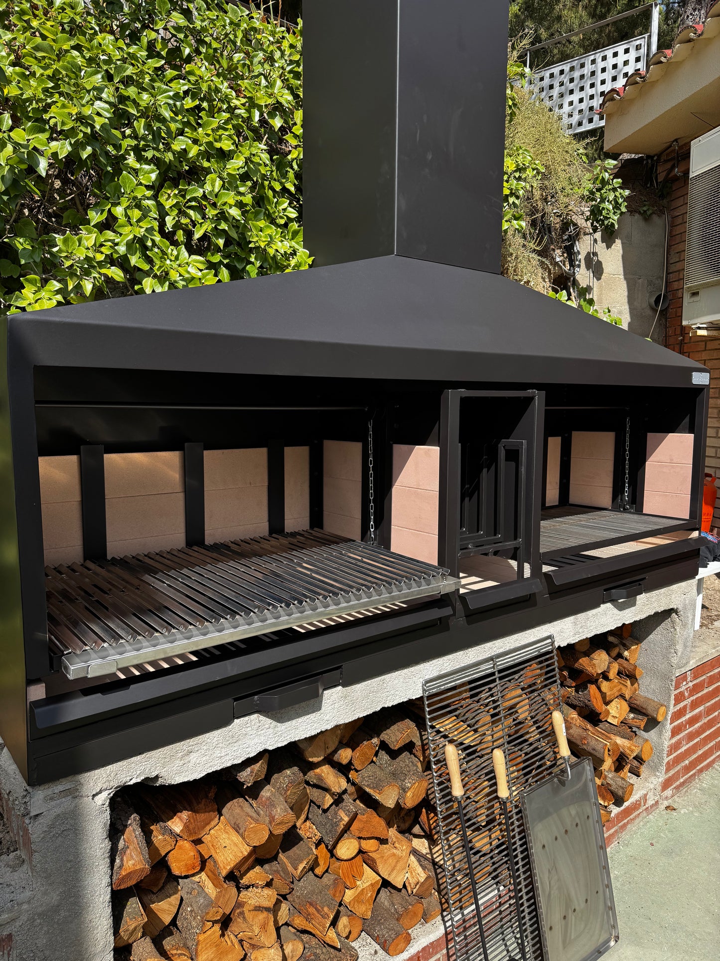 Barbacoa Metálica con Doble Sistema de Elevación