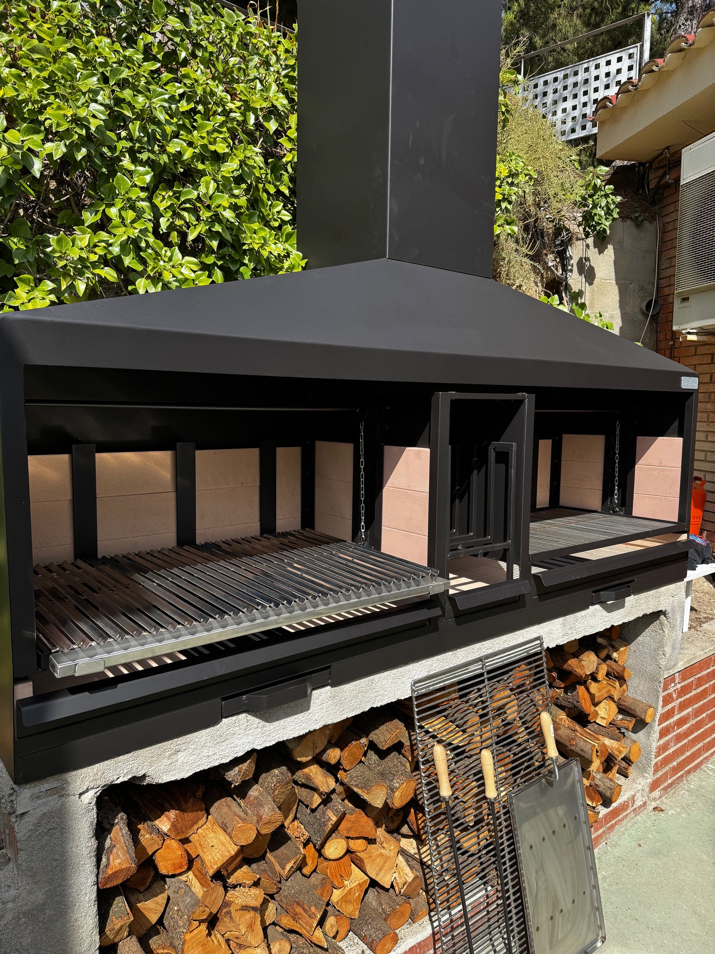 Barbacoa Metálica con Doble Sistema de Elevación