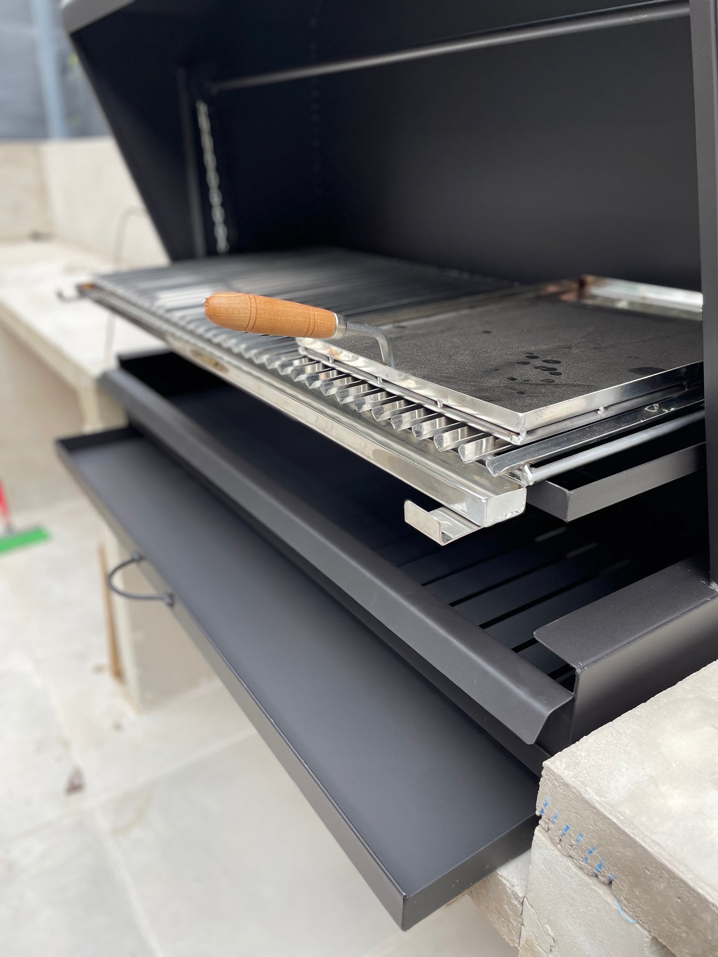 Barbacoa con Campana Moderna de Hierro