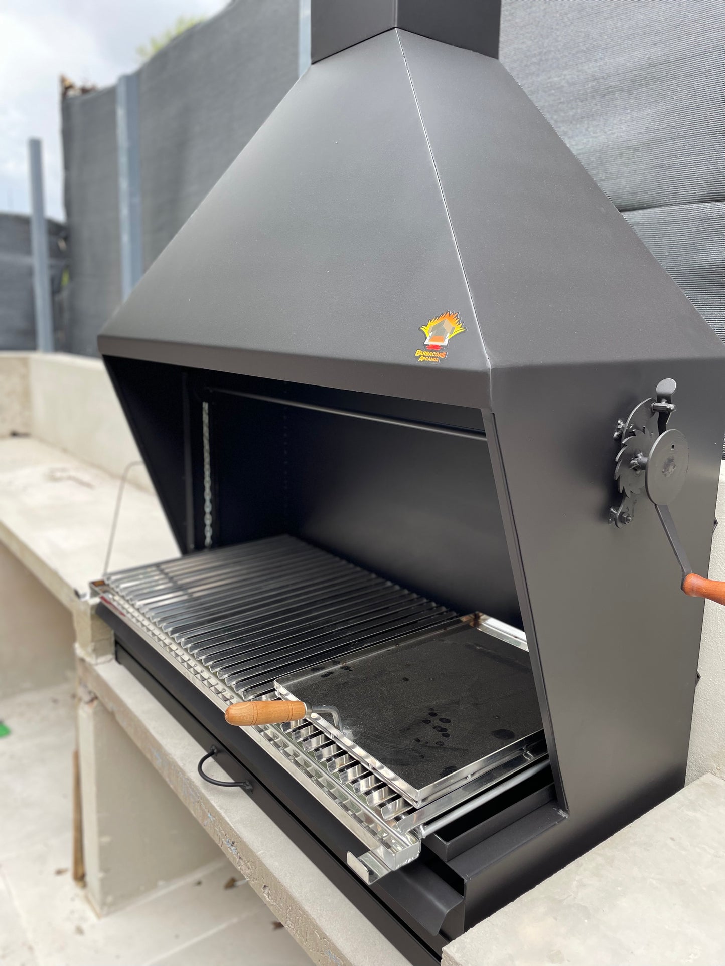 Barbacoa con Campana Moderna de Hierro