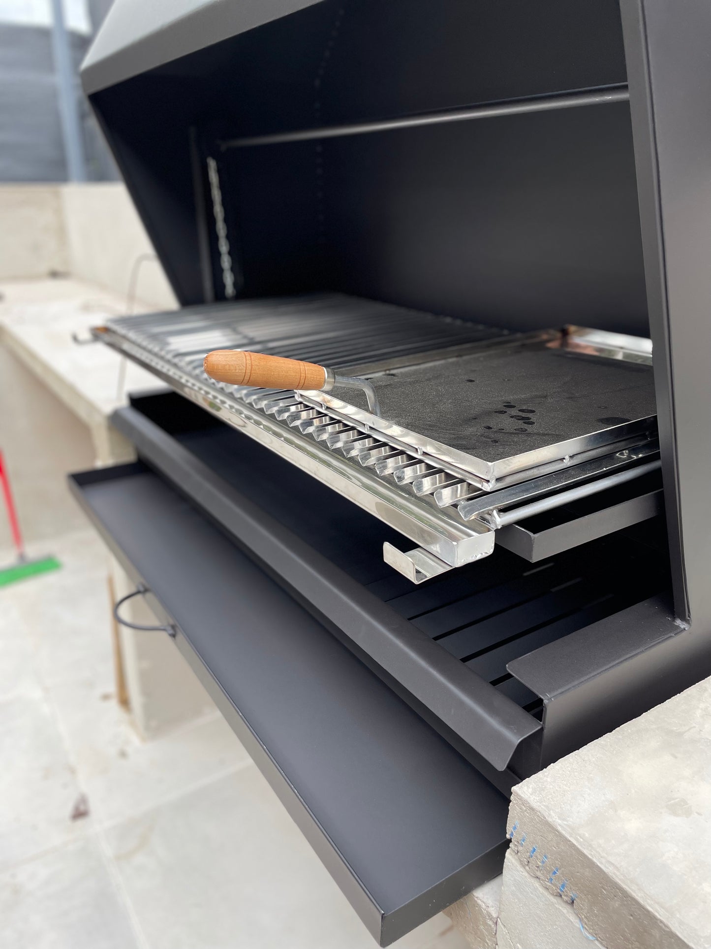 Barbacoa con Campana Moderna de Hierro