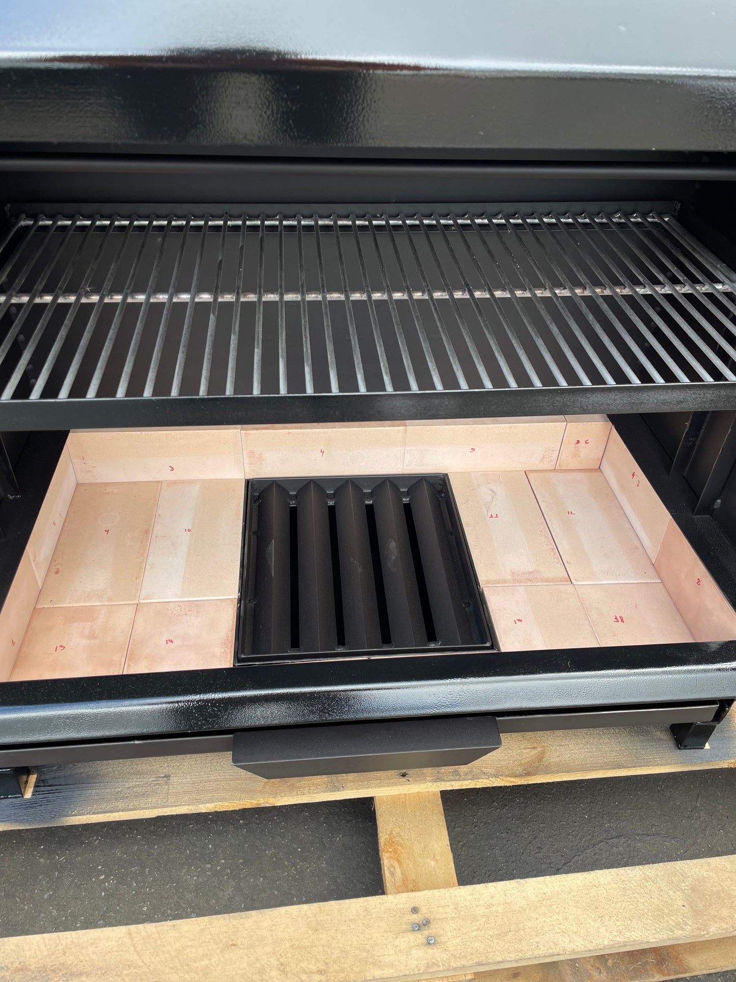 BBQ con Leñero y Cajón para Cenizas